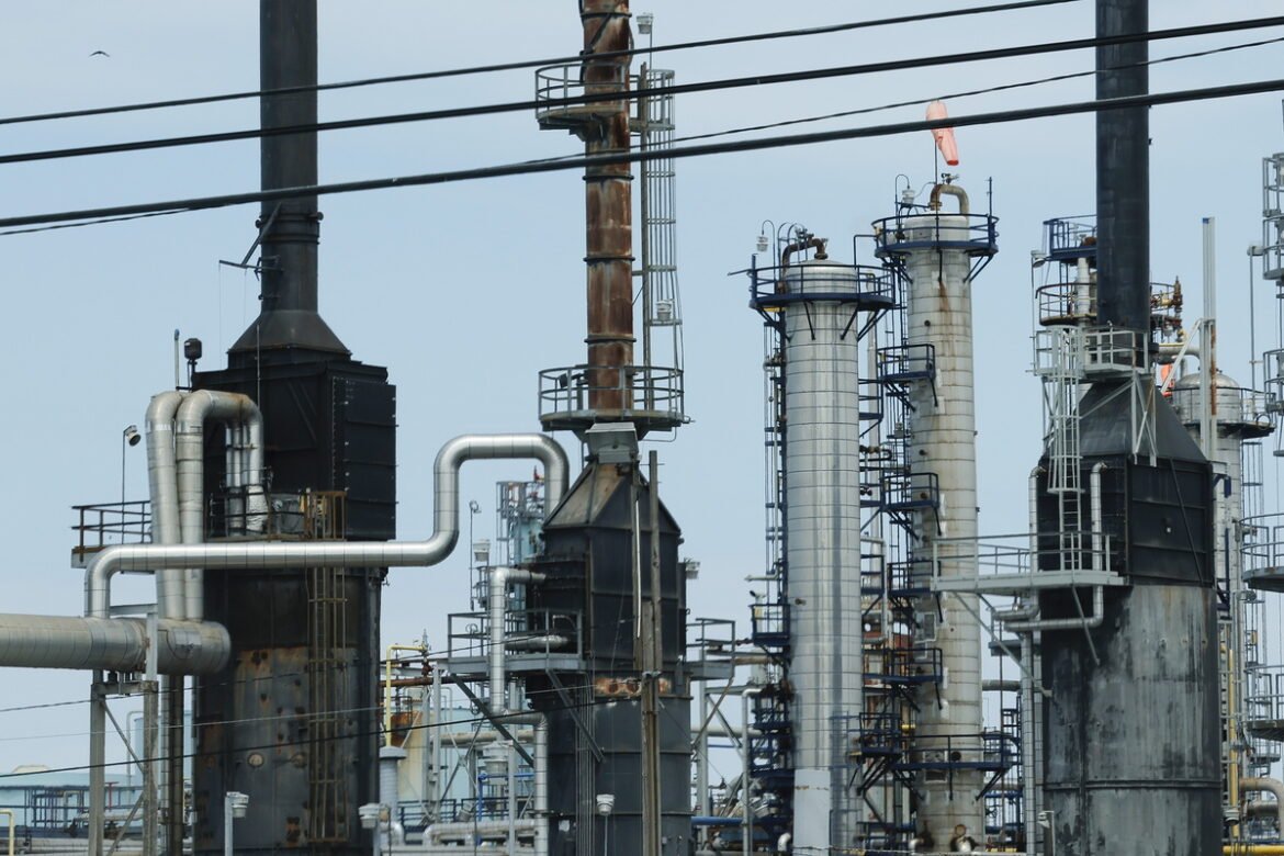 Οι φόβοι των CEOs των ενεργειακών κολοσσών Shell και Total για την κλιμάκωση στη Μ. Ανατολή