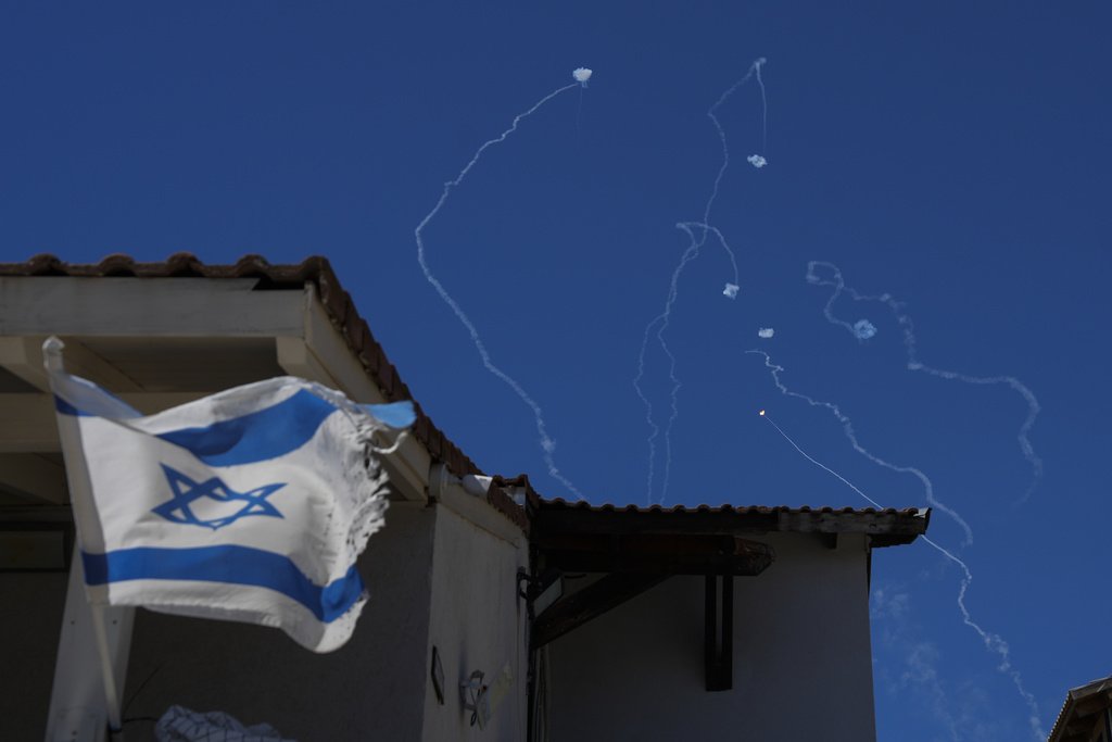 O Iron Dome φτάνει στα όριά του: «Σε 10 μέρες καταρρέει η ασπίδα του Ισραήλ»