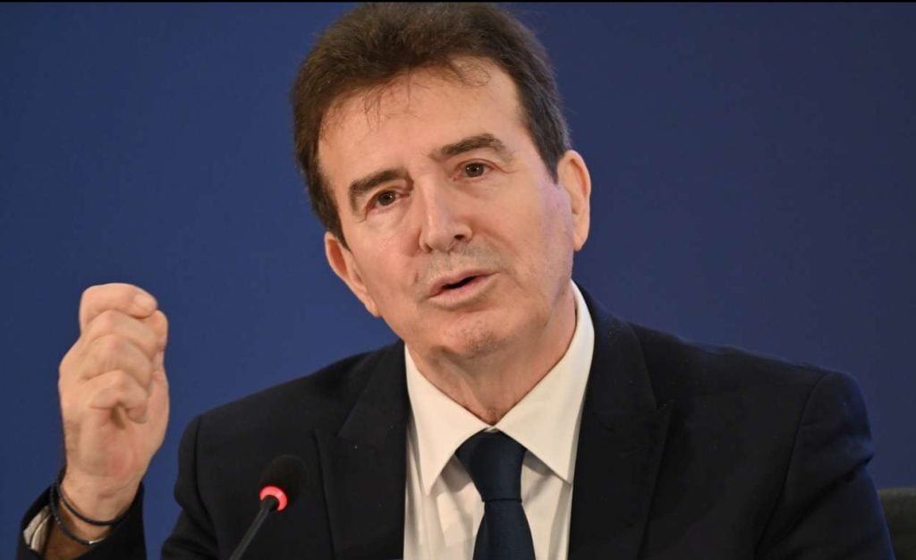 Χρυσοχοΐδης: Να αλλάξουν επάγγελμα οι παραβατικοί Ρομά