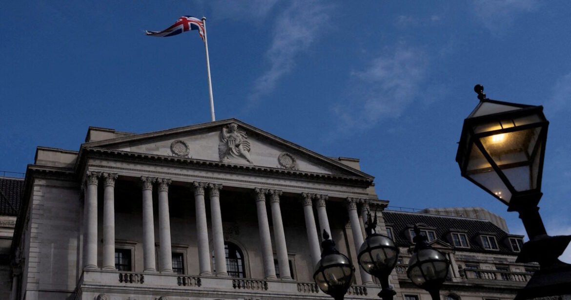 Η Τράπεζα της Αγγλίας διατήρησε σταθερό το επιτόκιο της
