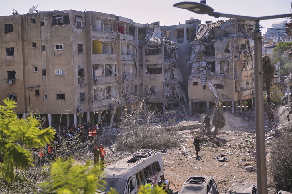 Εκτός ελέγχου η Μ. Ανατολή: Σε 2 εβδομάδες η απόφαση Τραμπ για το Ιράν – Νέοι πύραυλοι έπεσαν στο Ισραήλ – LIVE BLOG