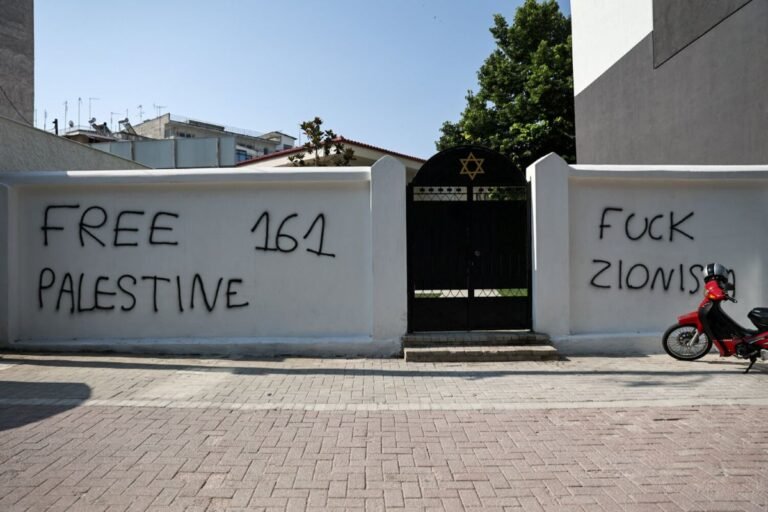 Λάρισα: Έγραψαν συνθήματα στη Συναγωγή – Για «φαινόμενα αντισημιτισμού» κάνει λόγο το Κεντρικό Ισραηλιτικό