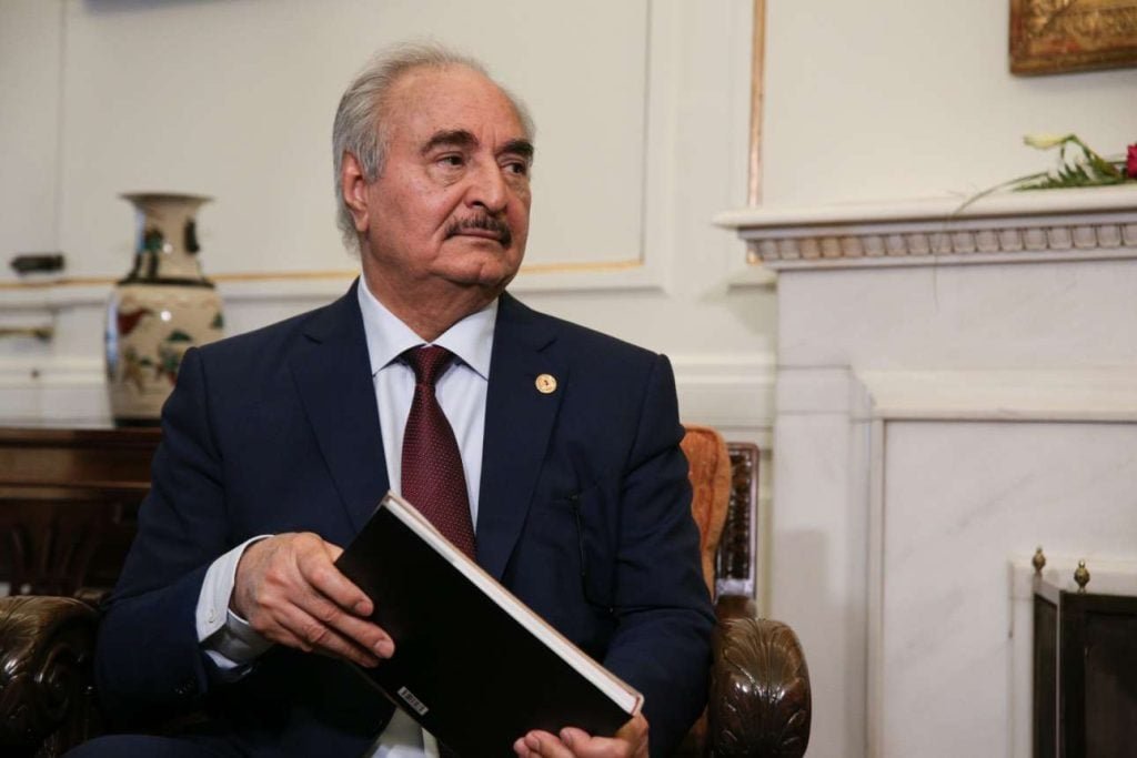 Λιβύη: Και ο «φίλος» Χαφτάρ «γυρίζει την πλάτη του» στην Ελλάδα
