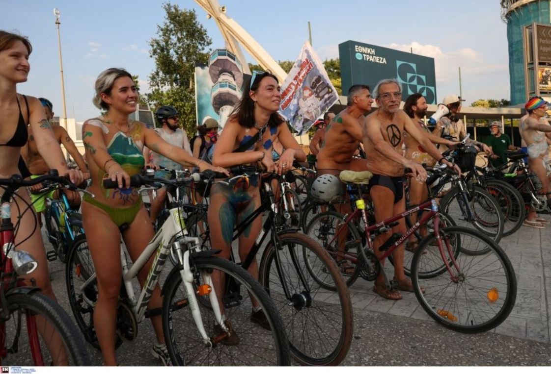 Θεσσαλονίκη: Γυμνοί ποδηλάτες ξεχύθηκαν στους δρόμους για την 18η Διεθνή Γυμνή Ποδηλατοδρομία – ΦΩΤΟ