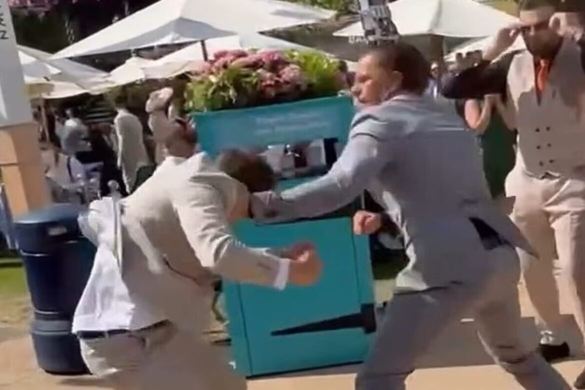 Νεαροί με κουστούμια επιδόθηκαν σε «αριστοκρατικό» ξύλο στις φημισμένες ιπποδρομίες του Royal Ascot (Βίντεο)