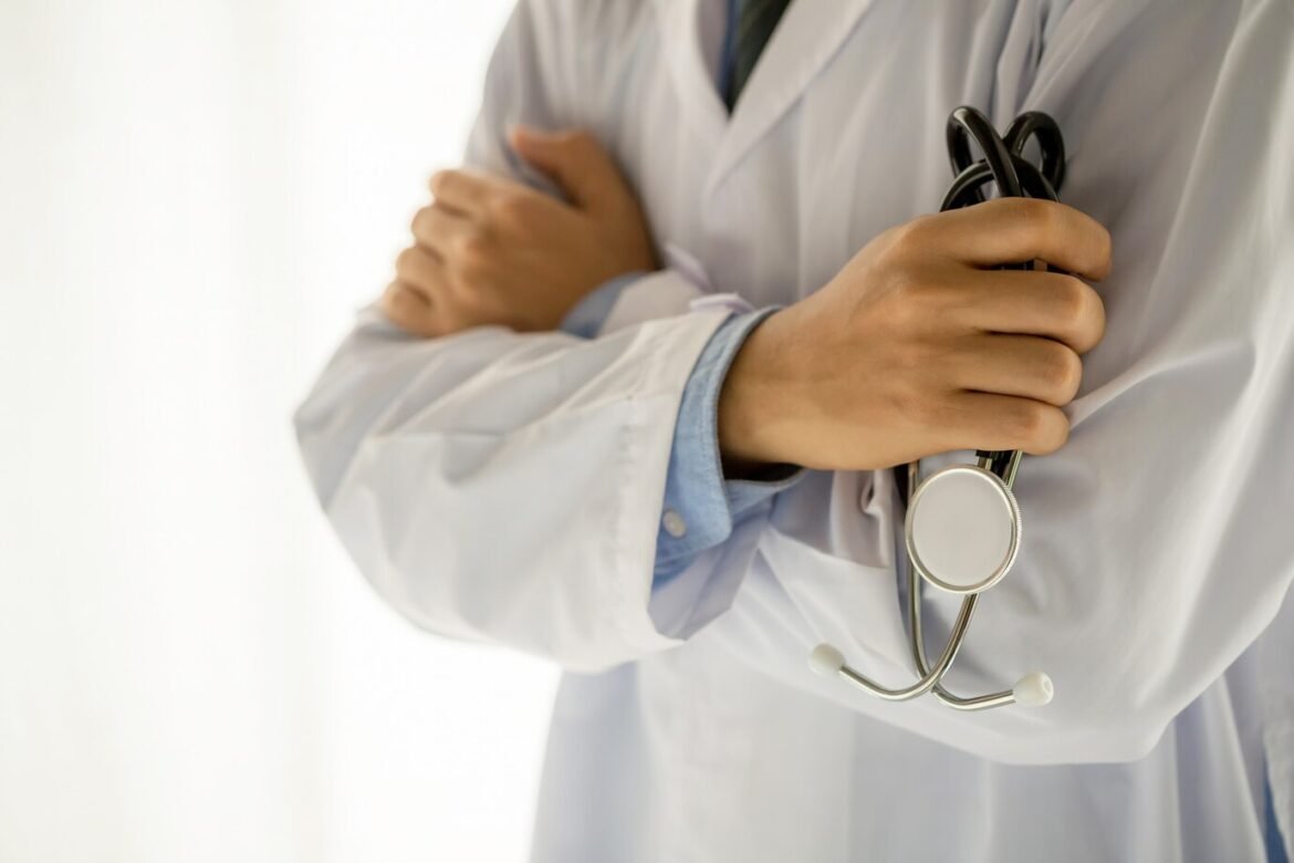 Ιπποκράτειο: Τι λέει η σύζυγος του ασθενούς που κατήγγειλε τον γιατρό για «φακελάκι»