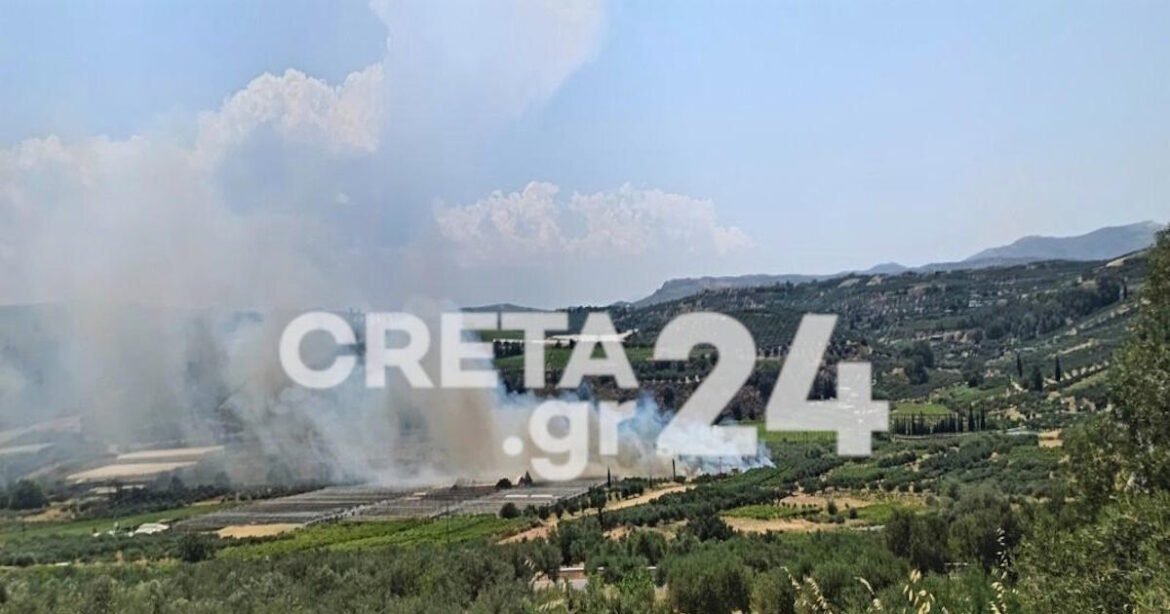 Φωτιά στο Ηράκλειο στο χωριό Φιλίσια – Σηκώθηκαν 2 ελικόπτερα