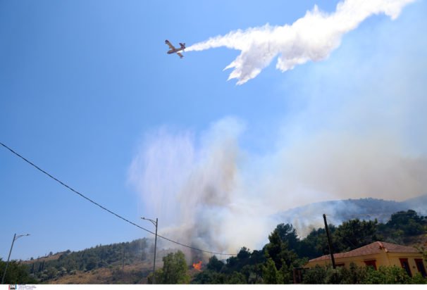 Η φωτιά στην Χίο όπως φαίνεται από δορυφόρο – Δείτε βίντεο