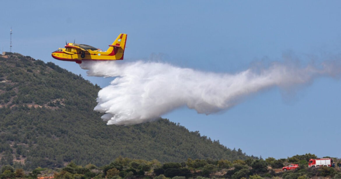 Φωτιά στα Κύθηρα: Σηκώθηκαν 2 αεροσκάφη και 2 ελικόπτερα