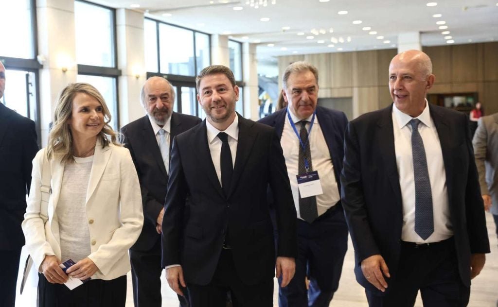 Yπουργείο «Made in Greece» και… Angel Visa αντί για Golden Visa, προτείνει ο Ανδρουλάκης