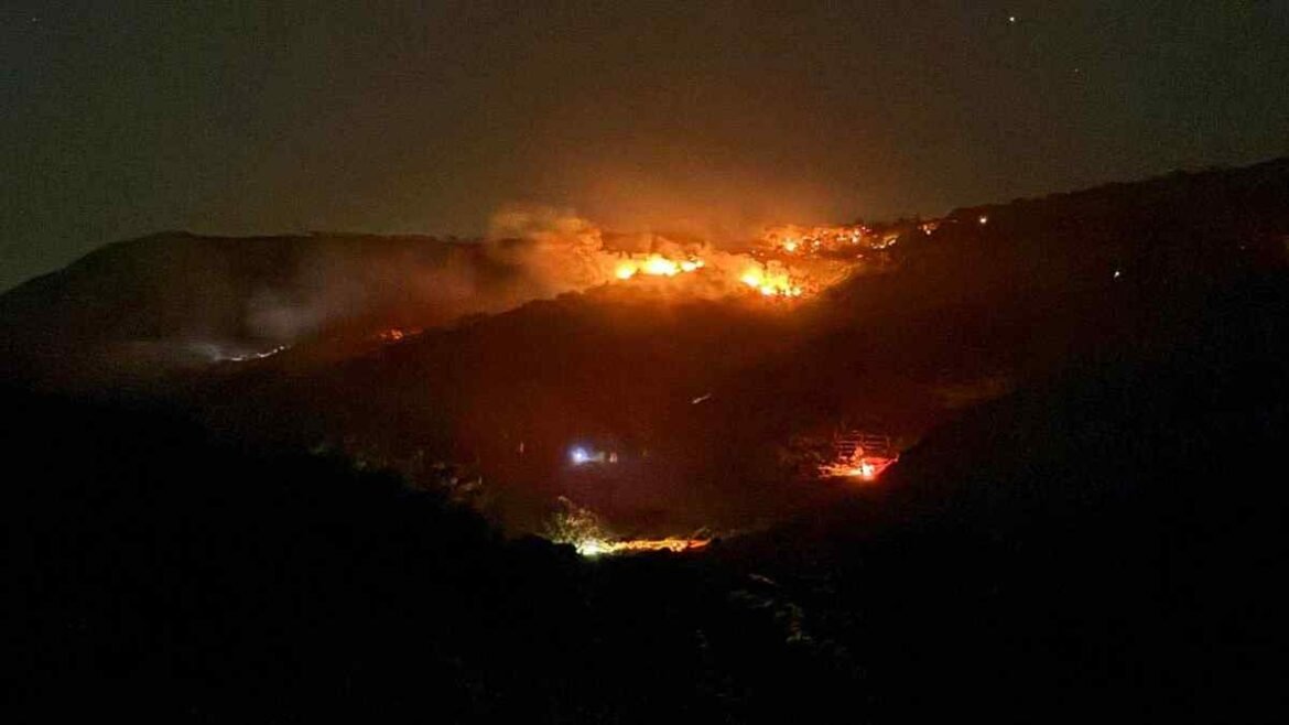 Χίος: Μάχη με τις φλόγες για τρίτο 24ωρο δίνουν οι πυροσβεστικές δυνάμεις – Τα ενεργά μέτωπα και η