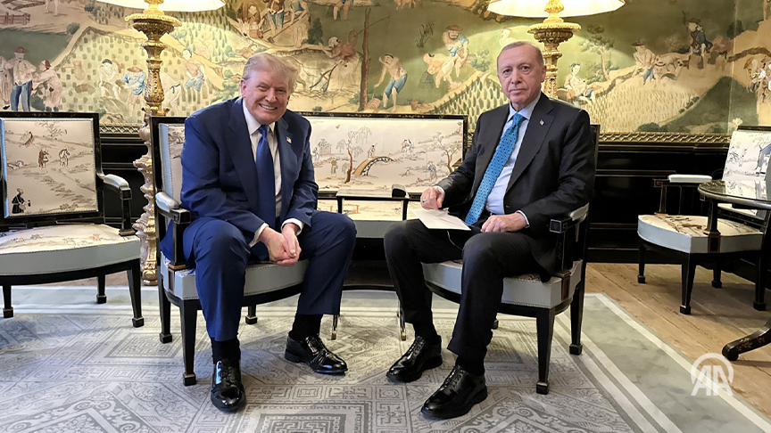 Εγκάρδια συνάντηση 45 λεπτών Ερντογάν – Τραμπ στη Χάγη