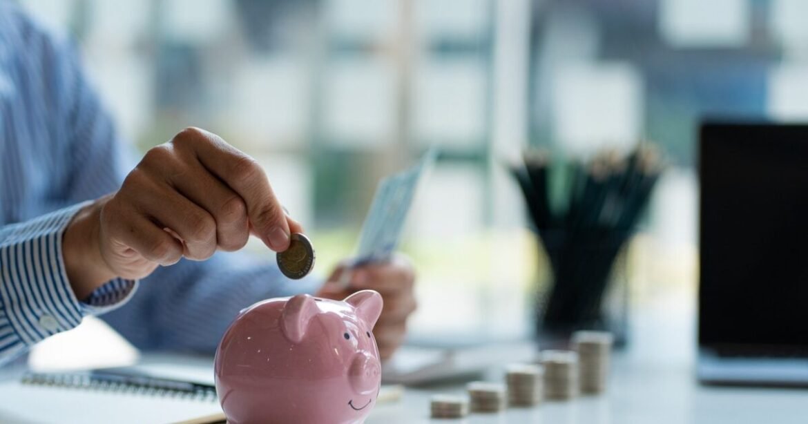 «Κουμπαράς» επιπλέον 1 δισ. ευρώ για κοινωνικές παροχές από την μείωση του κενού ΦΠΑ