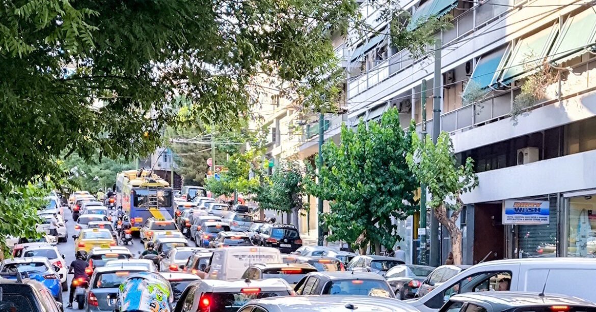 Κίνηση στους δρόμους: Ουρές χιλιομέτρων στον Κηφισό λόγω καραμπόλας – Μποτιλιάρισμα και στην Κηφισίας