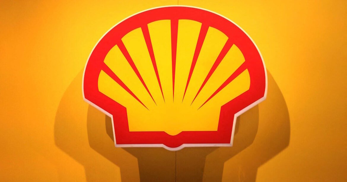 Η Shell διαψεύδει ότι βρίσκεται σε συζητήσεις για την εξαγορά της BP