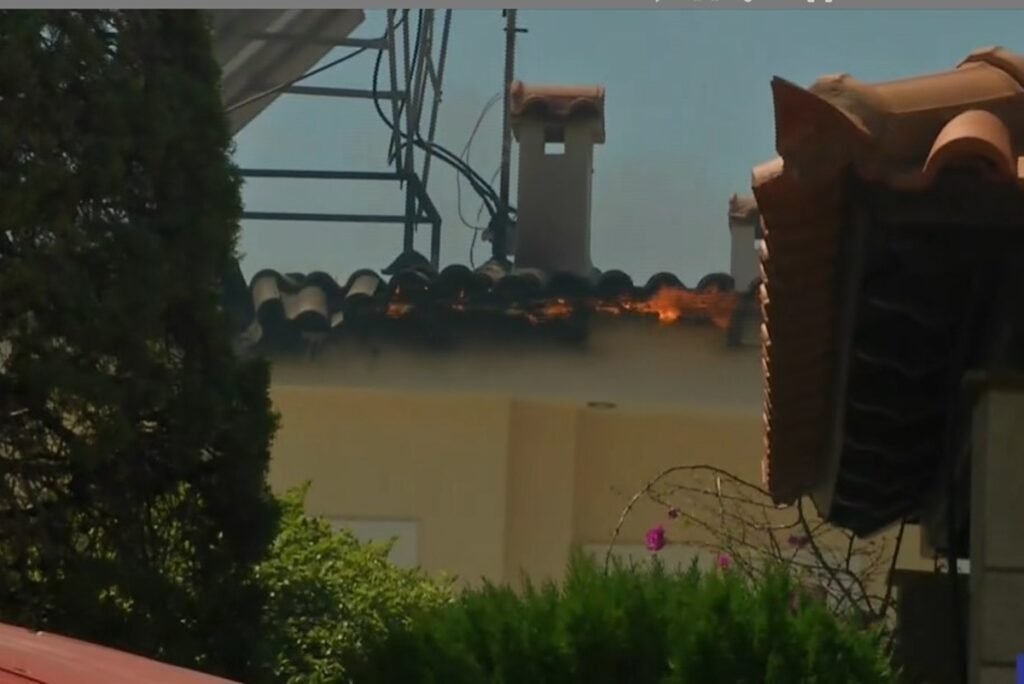 Φωτιά στην Παλαιά Φώκαια: Σπίτια παραδόθηκαν στις φλόγες στο Θυμάρι – ΦΩΤΟ και ΒΙΝΤΕΟ