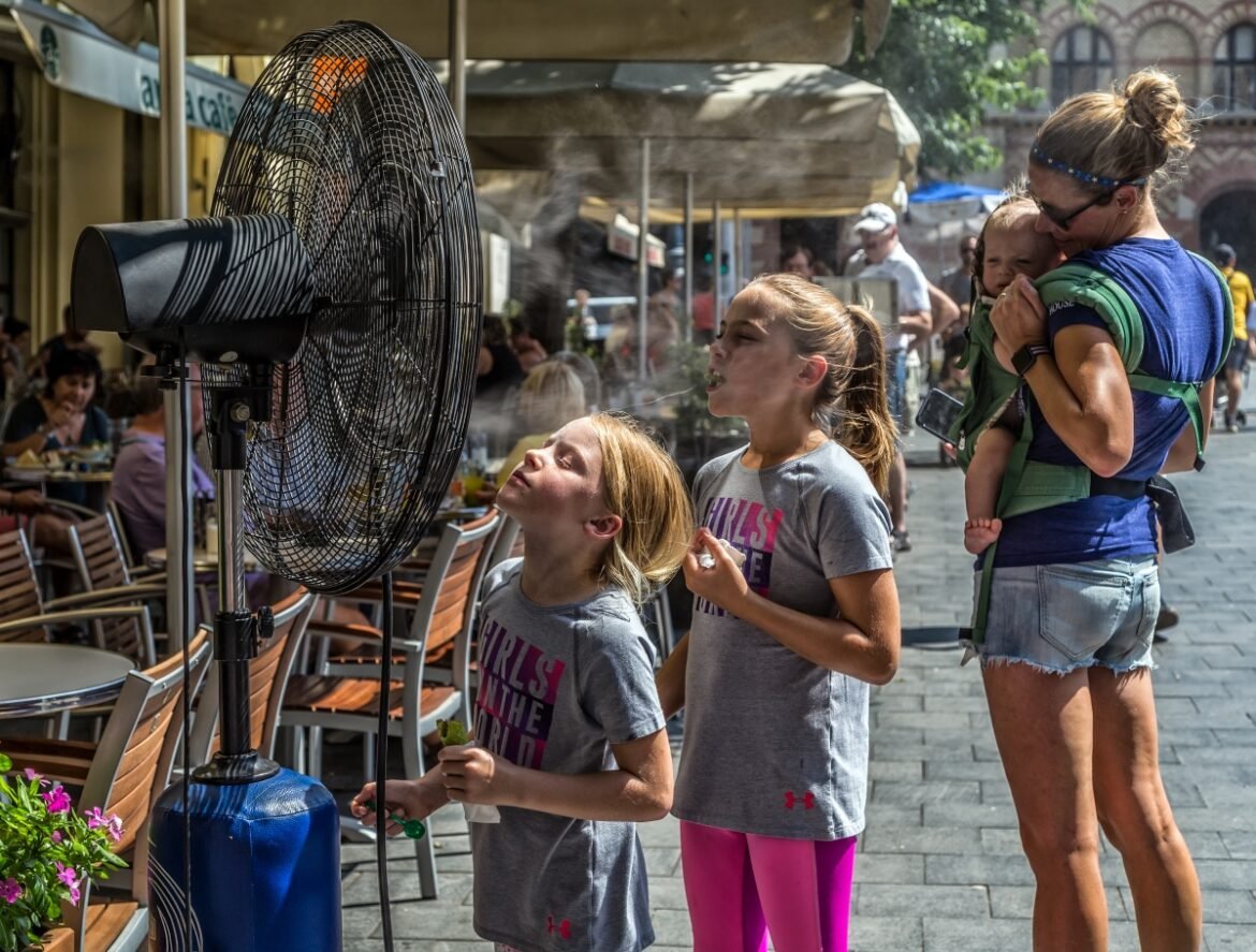 Θερμικός θόλος σκεπάζει την Ευρώπη: 47αρια στην Ισπανία, «πύρινος εφιάλτης» στην Ελλάδα, ακραία ζέστη στη Βρετανία