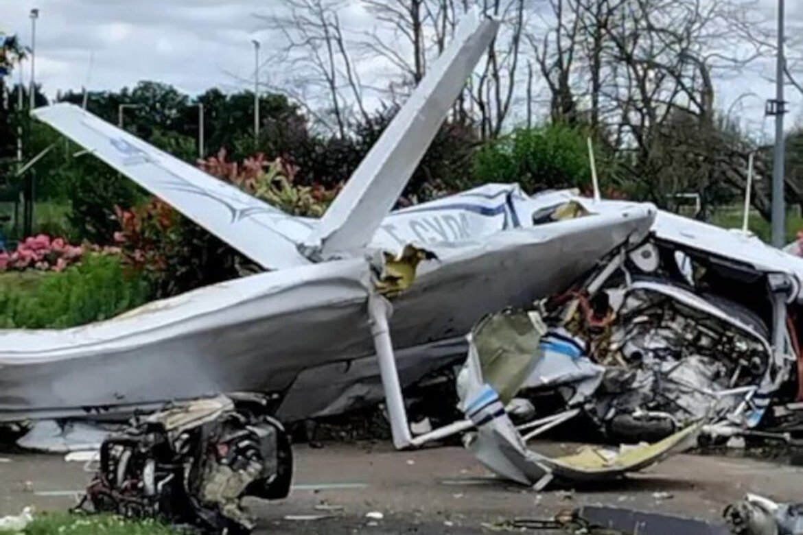Γαλλία: Τουριστικό αεροπλάνο έπεσε σε κατοικημένη περιοχή – Τρεις οι νεκροί (Εικόνες, Βίντεο)