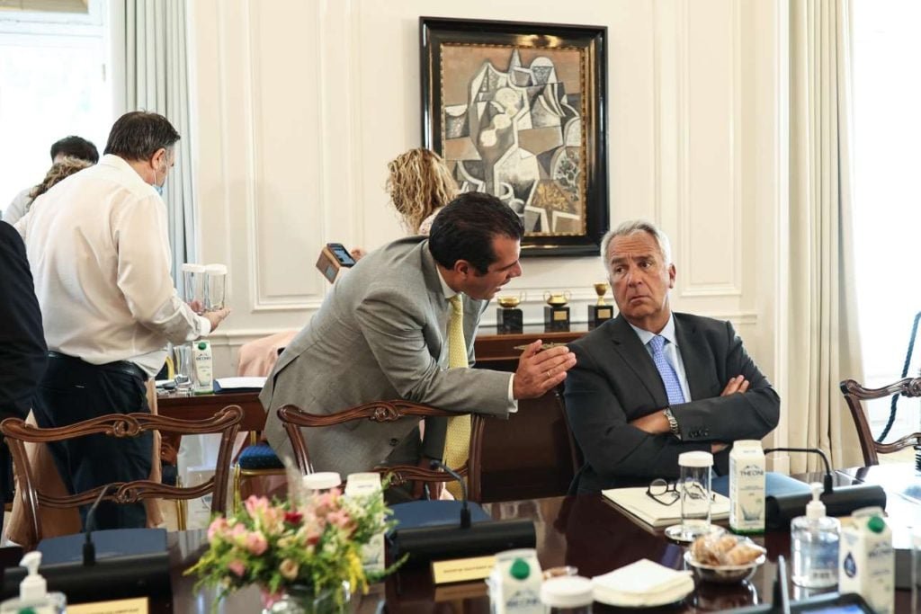 Οι αποφάσεις Μητσοτάκη μετά τις παραιτήσεις: Πλεύρης στη θέση Βορίδη – ποιοι αναλαμβάνουν υφυπουργεία