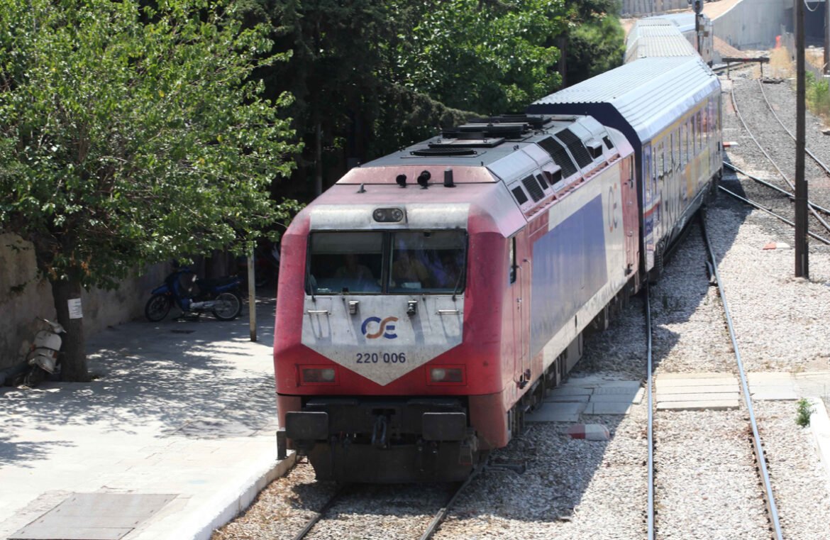Hellenic Train: Ακινητοποιήθηκαν αμαξοστοιχίες λόγω διακοπής ηλεκτροδότησης στο τμήμα μεταξύ Πειραιά-Κάτω