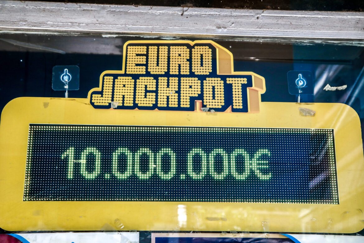 Τεράστιο λάθος μετά από κλήρωση του Eurojackpot: Έβγαλε χιλιάδες εκατομμυριούχους