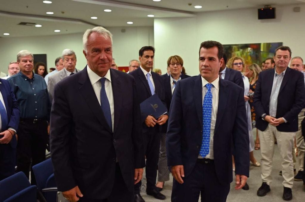 Πλεύρης: Δεν θα γίνουμε όμηροι των διακινητών – όποιος δεν δικαιούται άσυλο, ή θα επιστρέφει ή θα πάει φυλακή