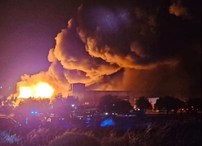 Φωτιά στα Μέγαρα: Κυκλοφοριακές ρυθμίσεις στην περιοχή – Αυξήθηκαν οι δυνάμεις της Πυροσβεστικής