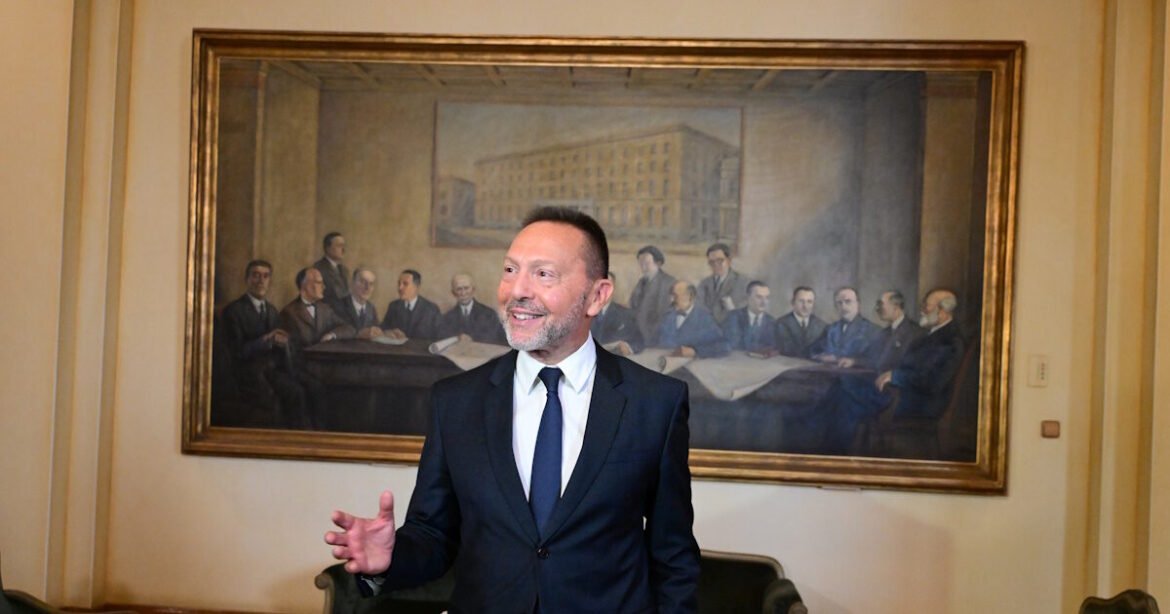 Στουρνάρας: Εντατικοποιούνται οι έλεγχοι για το ξέπλυμα μαύρου χρήματος