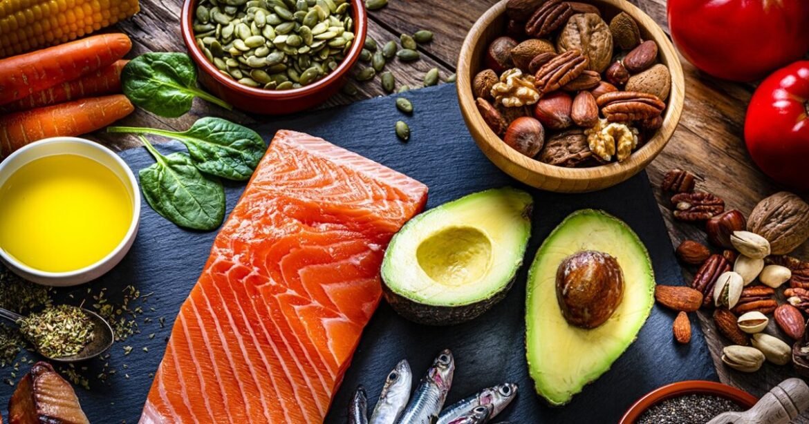 Τέλος στο πλαφόν: Τι αλλάζει στις τιμές καυσίμων – Σε ποιες κατηγορίες τροφίμων παραμένουν σταθερές οι τιμές και που αυξάνονται