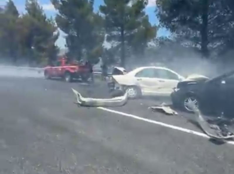 Λάρισα: Πυροσβεστικό όχημα συγκρούστηκε με αυτοκίνητο – Δύο τραυματίες – Δείτε βίντεο 