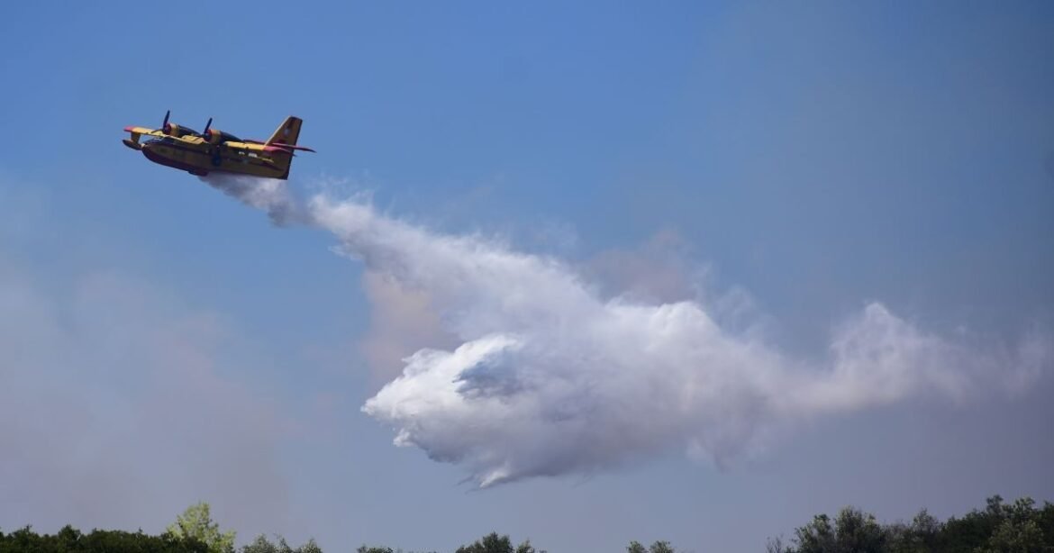 Φωτιά στο Ωραιόκαστρο: Μήνυμα από το 112 – «Παραμείνετε σε ετοιμότητα»