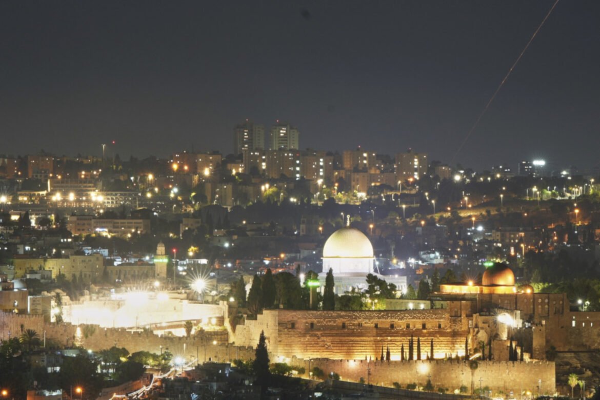 Ήχησαν ξανά σειρήνες στο Ισραήλ – Αναχαιτίστηκε πύραυλος που εκτοξεύτηκε από την Υεμένη