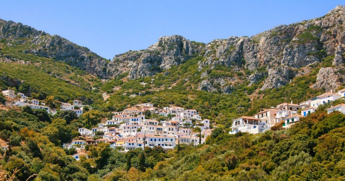 Πολεοδομική ρύθμιση: Τι αλλάζει για τους οικισμούς με 700 κατοίκους, τι με 701 έως 2.000 – 8 ερωτήσεις και απαντήσεις