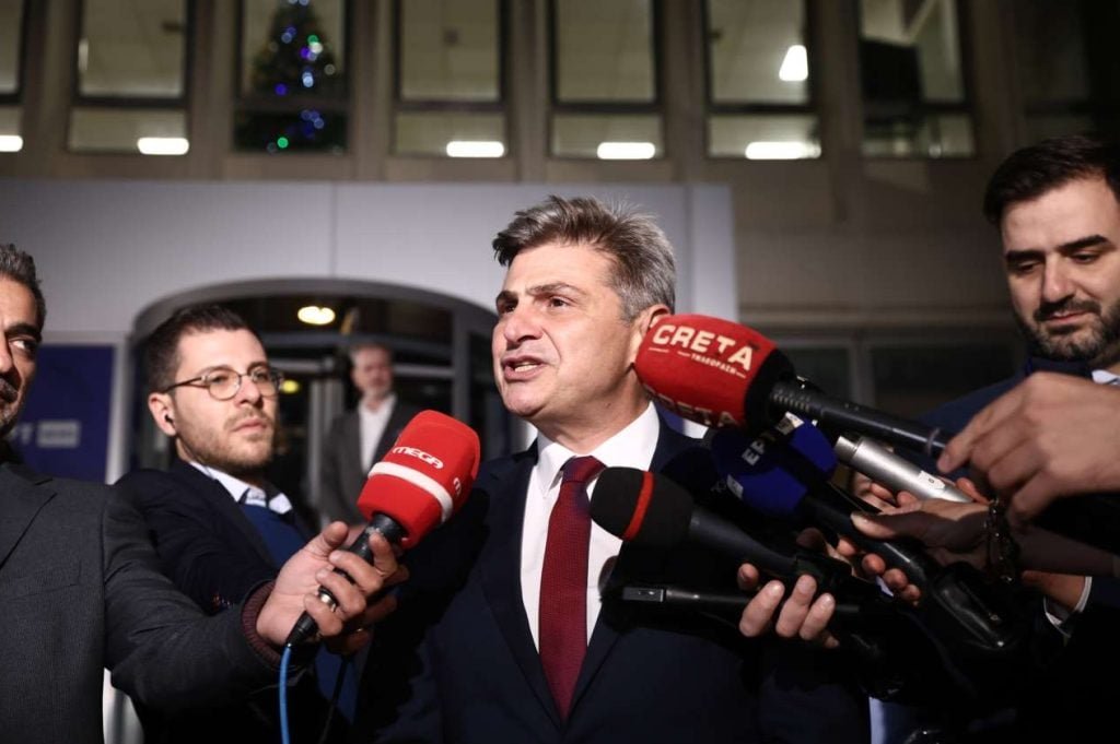Ο ΣΥΡΙΖΑ «αδειάζει» τον Φαραντούρη για τα περί κυβέρνησης ειδικού σκοπού