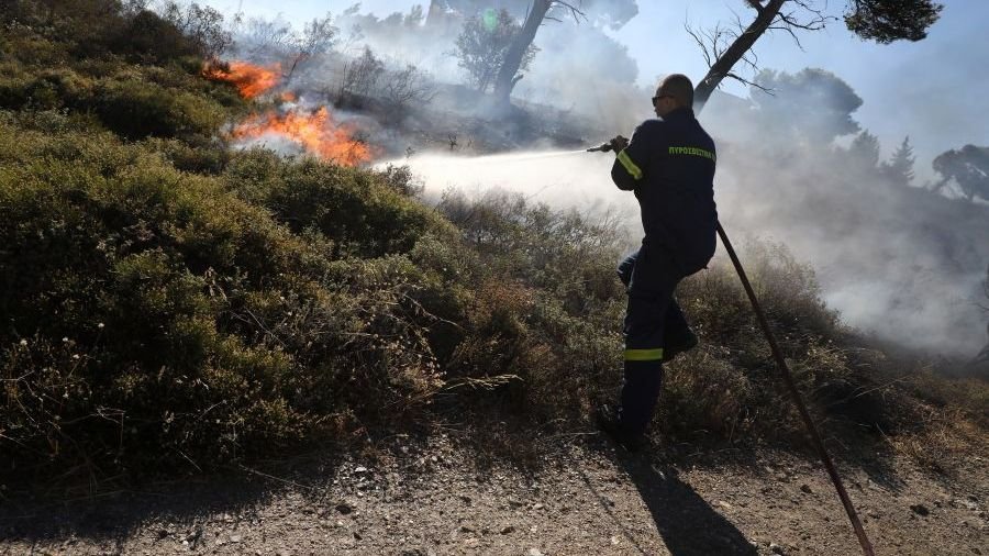 Εύβοια: Φωτιά στα Μεσοχώρια – Επιχειρούν 18 εναέρια μέσα – ΒΙΝΤΕΟ