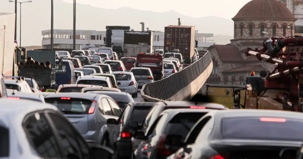 Κίνηση στους δρόμους: Μποτιλιάρισμα στον Κηφισό προς Λαμία – Μεγάλες καθυστερήσεις στην Αττική Οδό