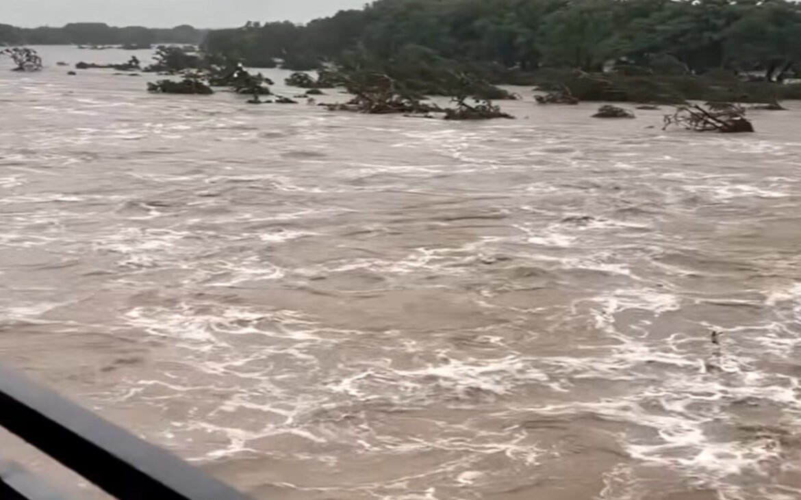 ΗΠΑ: Αρκετοί νεκροί και αγνοούμενοι από πλημμύρες στο Τέξας – Αγωνία για 20 παιδιά σε κατασκήνωση (Βίντεο)