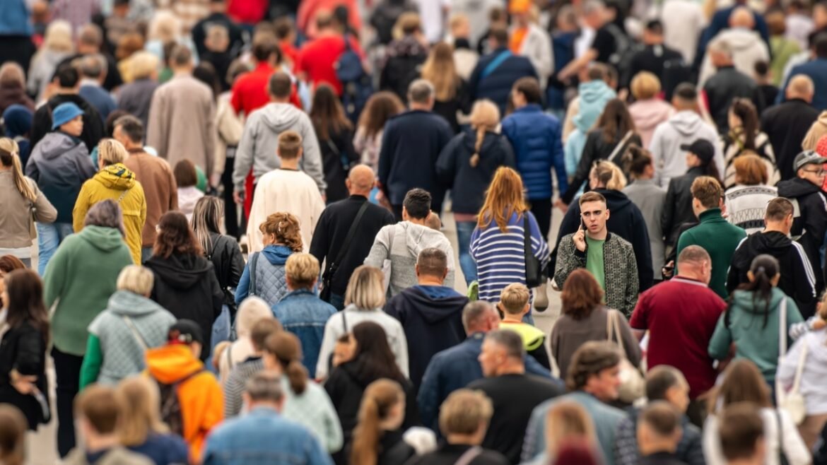 Δημοσκόπηση «καμπανάκι» για τη Gen Z στην Ευρώπη – Τι πιστεύουν για τη Δημοκρατία, τι λένε οι νέοι στην Ελλάδα