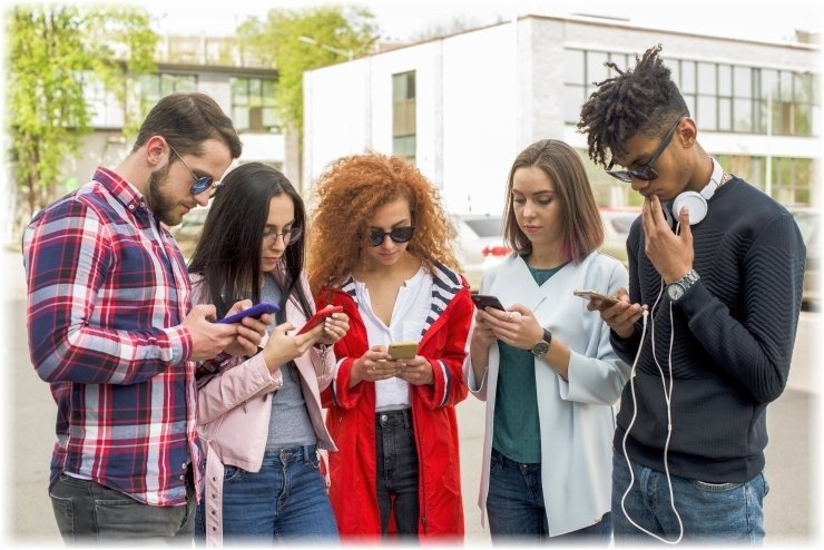 Η “Γενιά Ζ” μεγάλωσε στο χάος: Πώς αντιμετωπίζει την “κληρονομιά ενός διαλυμένου κόσμου”