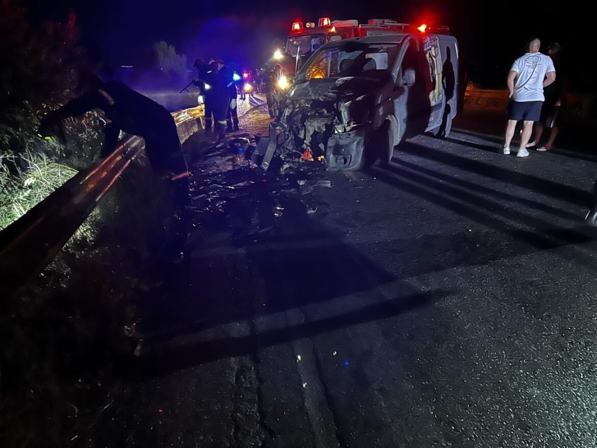 Αγρίνιο: Θρήνος για τον 21χρονο που απανθρακώθηκε στο τροχαίο – Οι γονείς του που εργάζονται στο νοσοκομείο κλήθηκαν να τον αναγνωρίσουν