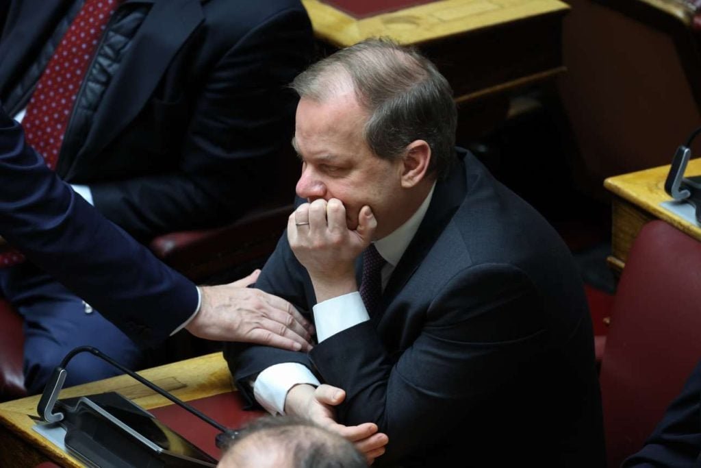 Βουλή: Προκαταρκτικής για τα Τέμπη συνέχεια με κλήτευση -και μονοσέλιδο υπόμνημα- Καραμανλή