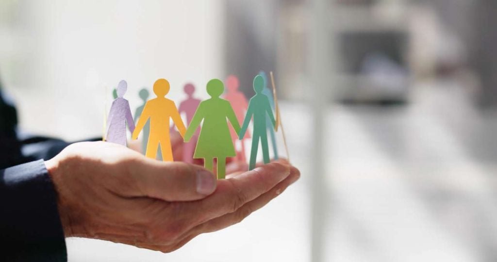 Επιδότηση 100 ευρώ σε 80.000 ιδιωτικούς υπαλλήλους για σεμινάρια συμπερίληψης