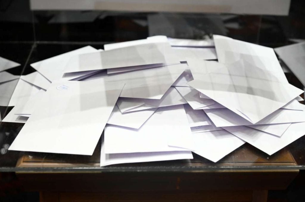 Opinion Poll: Προβάδισμα 15,9 μονάδων της ΝΔ, δεύτερο το ΠΑΣΟΚ – τι λένε οι πολίτες για πρόωρες εκλογές