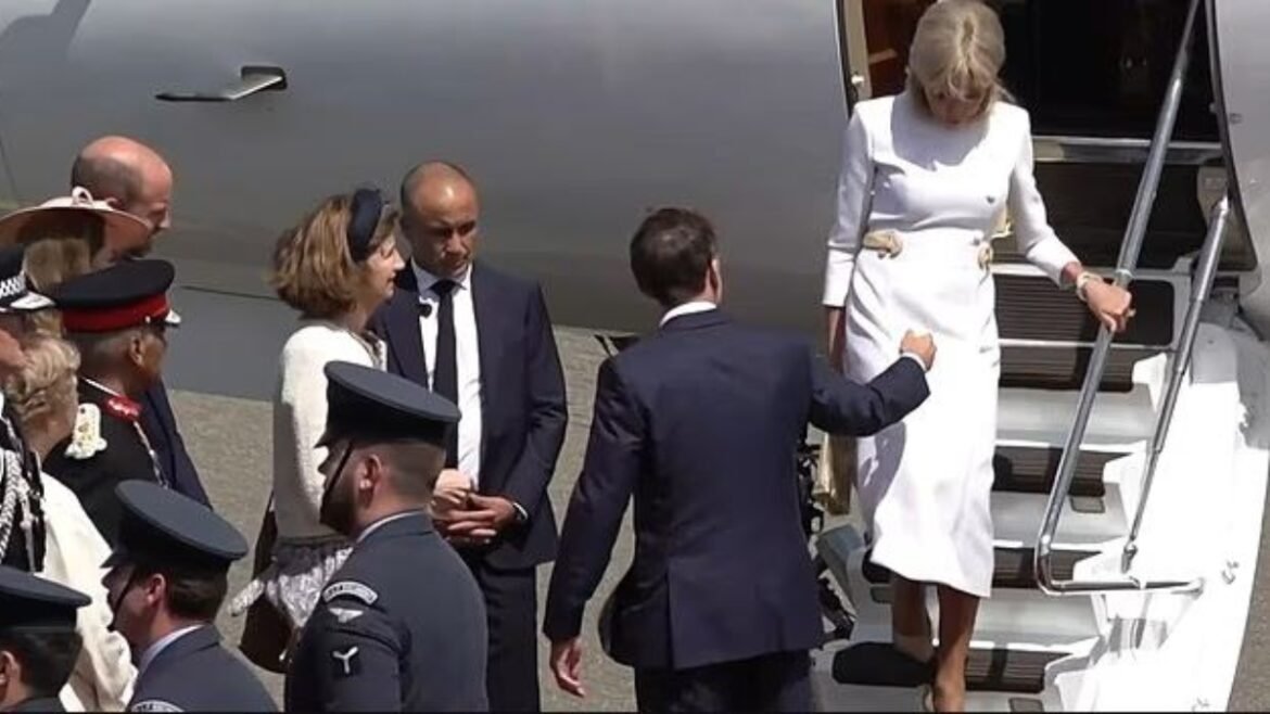 Η Μπριζίτ αγνόησε επιδεικτικά τον Μακρόν – Νέο «προεδρικό» επεισόδιο στο αεροπλάνο (βίντεο)