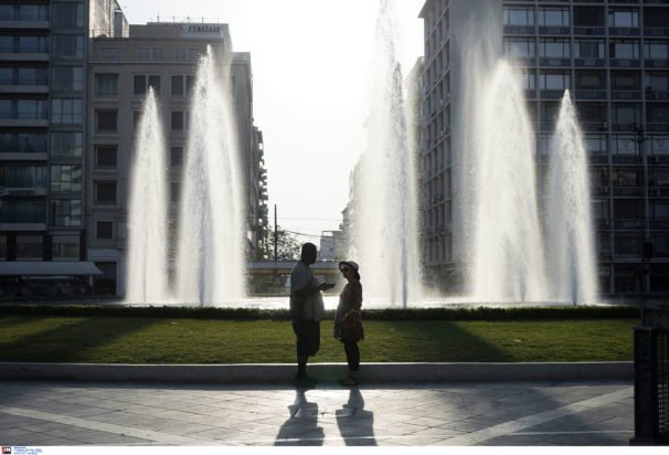 Καιρός: Στο «κόκκινο» ο υδράργυρος με τους ανέμους να ενισχύονται την Τετάρτη – Σε «κόκκινο» συναγερμό η