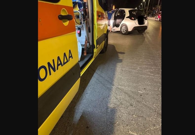 Αρτέμιδα: Τροχαίο ατύχημα στη Λεωφόρο Βραυρώνος με ελαφρύ τραυματισμό μοτοσικλετιστή