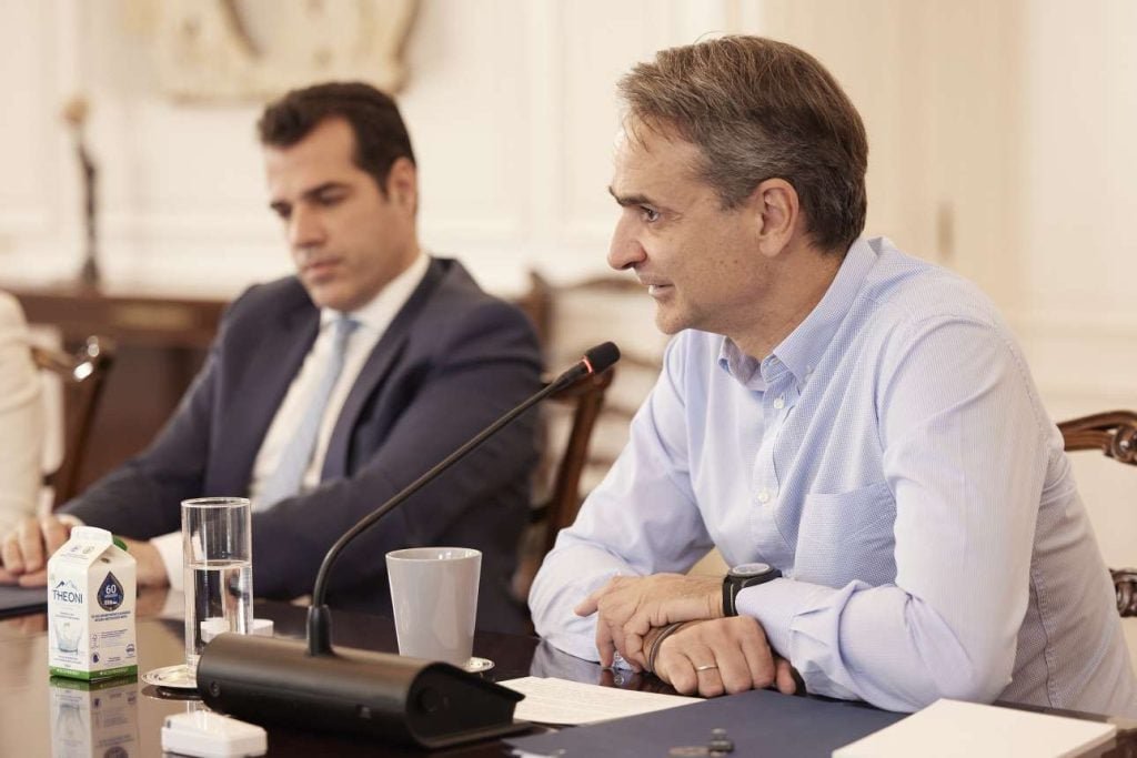 Ωρα δράσης και «σκληρών αποφάσεων» για την ανάσχεση των ροών προς την Κρήτη – Ενημερώνει τη Βουλή ο Πρωθυπουργός