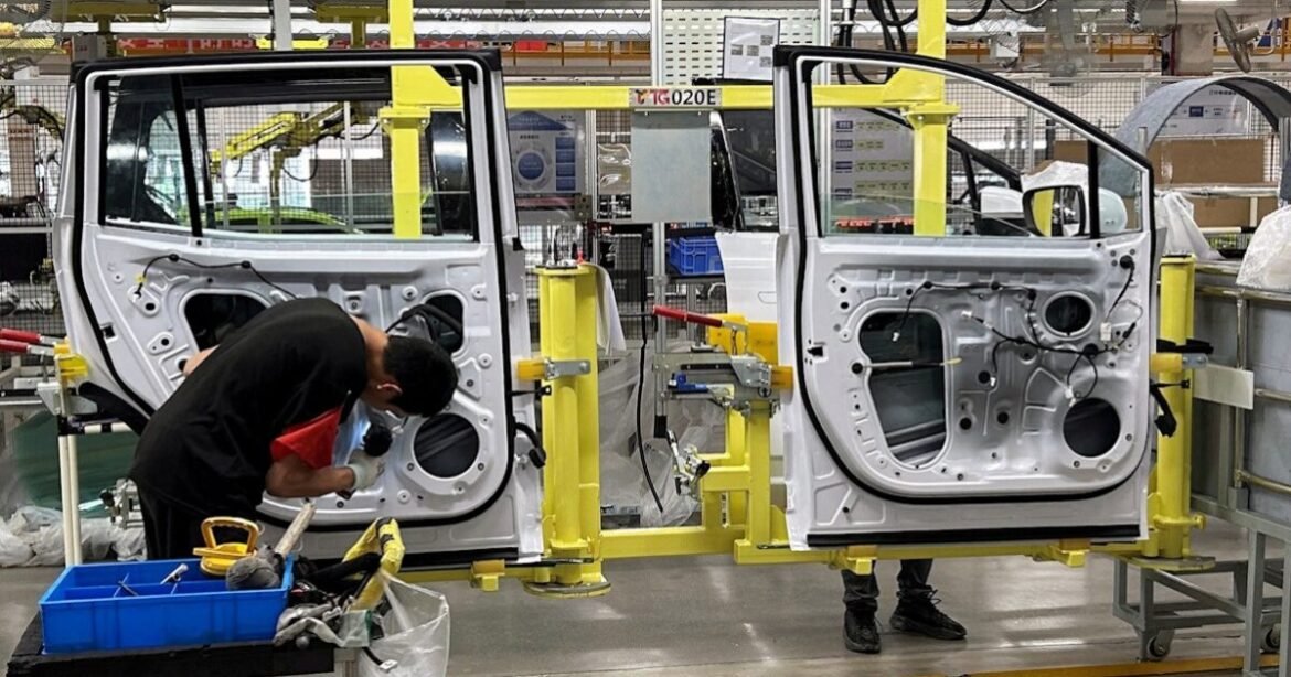 Λήγει σήμερα το τελεσίγραφο Τραμπ: Η ΕΕ θα προστατεύσει τους βιομηχανικούς κολοσσούς της με εργοστάσια στις ΗΠΑ