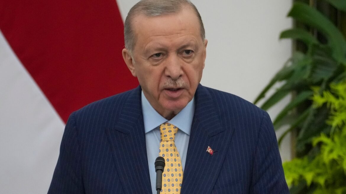 Πρώτο «μπλόκο» παγκοσμίως στο Grok του Έλον Μασκ – Η Τουρκία το «κατέβασε» γιατί πρόσβαλε τον Ερντογάν