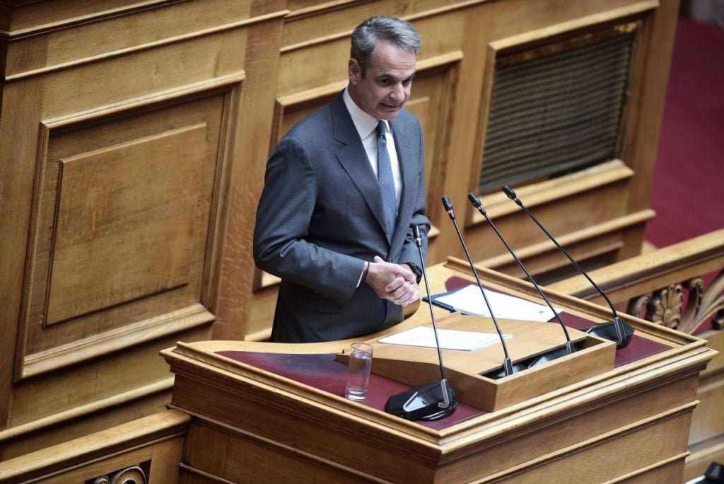 Μητσοτάκης στη Βουλή: Τρίμηνη αναστολή εξέτασης ασύλου για τους παράνομα εισερχομένους στη χώρα από τη Λιβύη